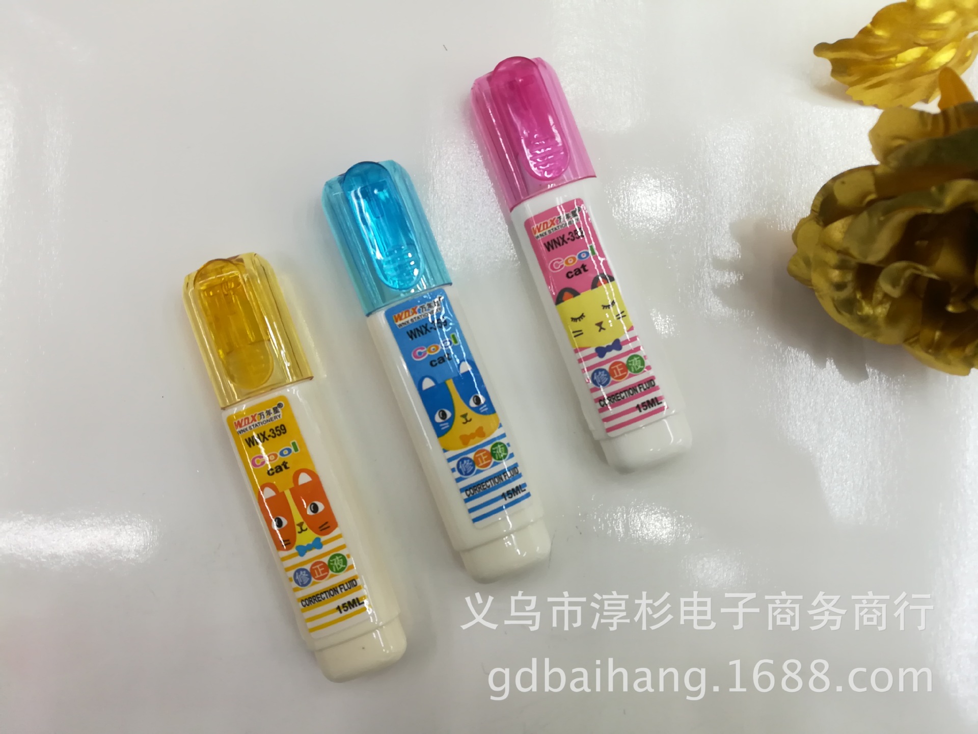 Manufacturer wholesale 15ML correction liquid steel head white correction liquid three color quick dry correction fluid.
