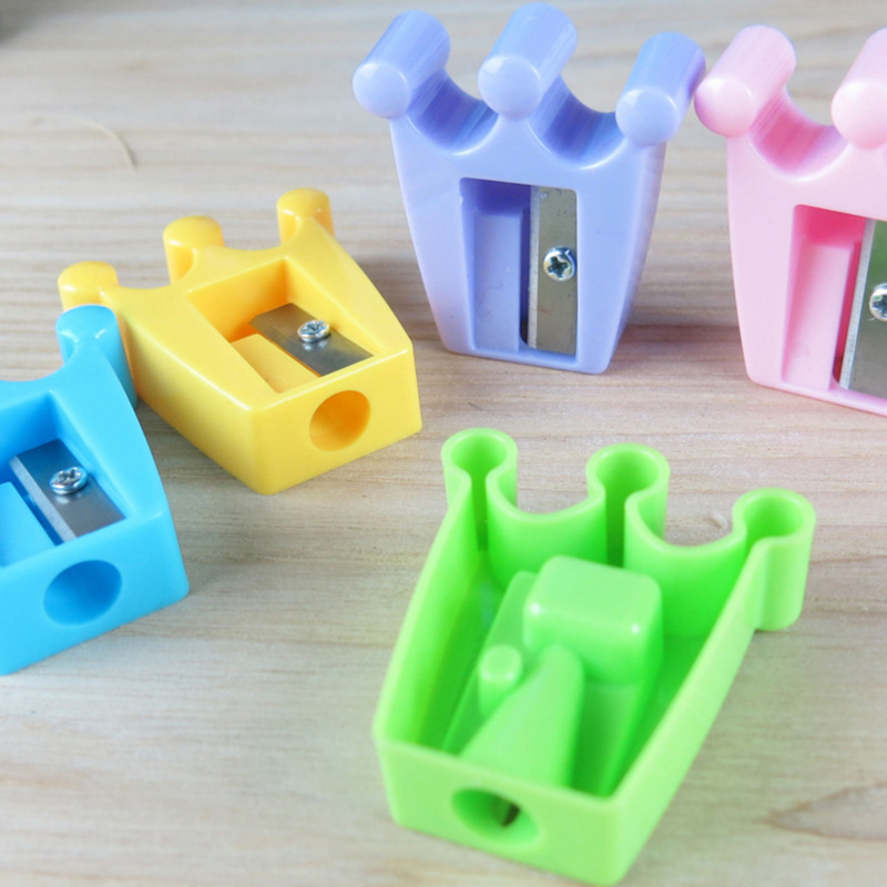 Crown stylized pencil sharpener with manual single hole pencil sharpener