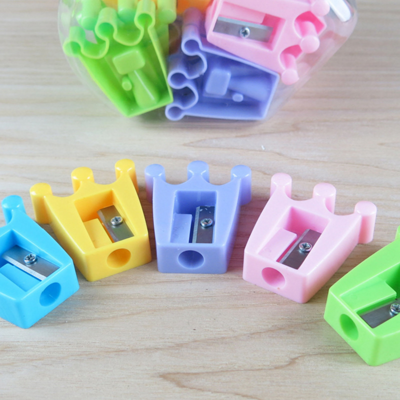 Crown stylized pencil sharpener with manual single hole pencil sharpener
