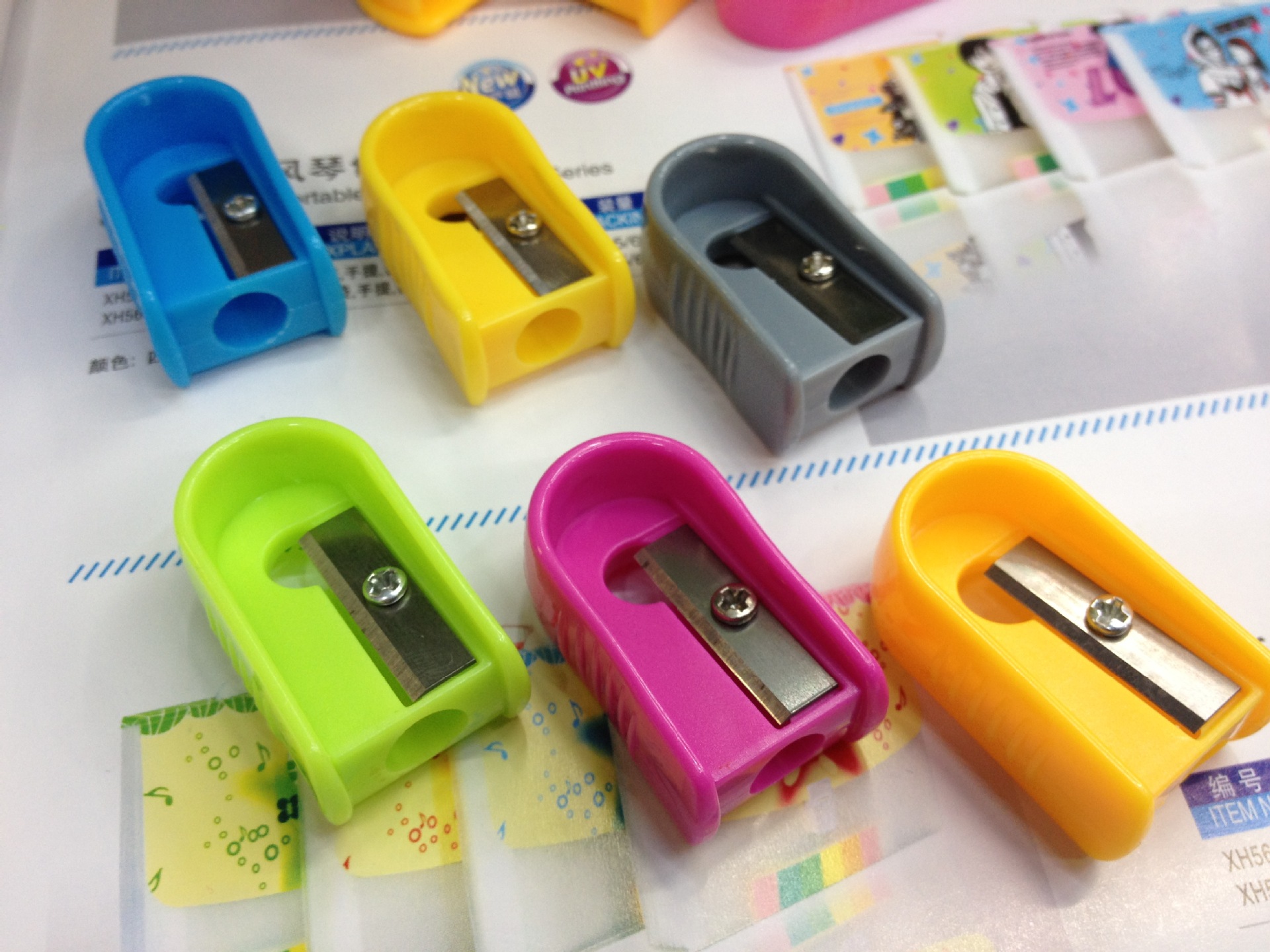 Geometric simple pencil sharpener plastic safety sharpener pencil sharpener manufacturers direct marketing