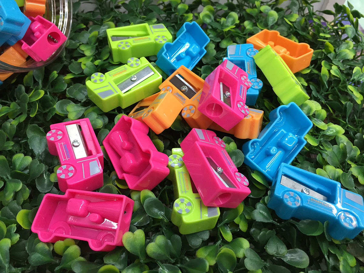 Creative car pencil sharpener quality learning tool manual sharpener wholesale Creative car pencil sharpener quality learning tool manual sharpener wholesale