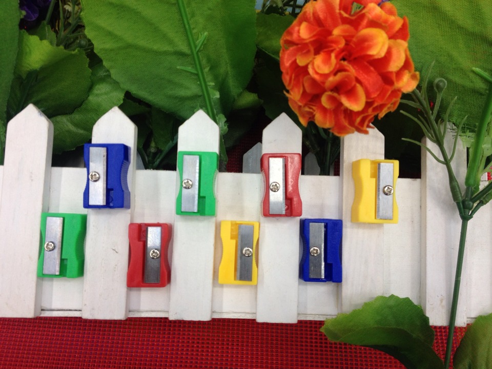 Simple compact pencil sharpener geometry single hole pencil sharpener candy color sharpener Simple compact pencil sharpener geometry single hole pencil sharpener candy color sharpener