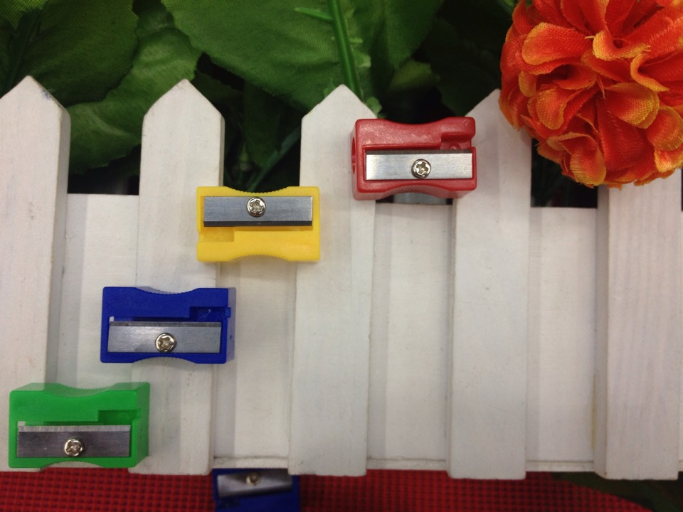 Simple compact pencil sharpener geometry single hole pencil sharpener candy color sharpener Simple compact pencil sharpener geometry single hole pencil sharpener candy color sharpener