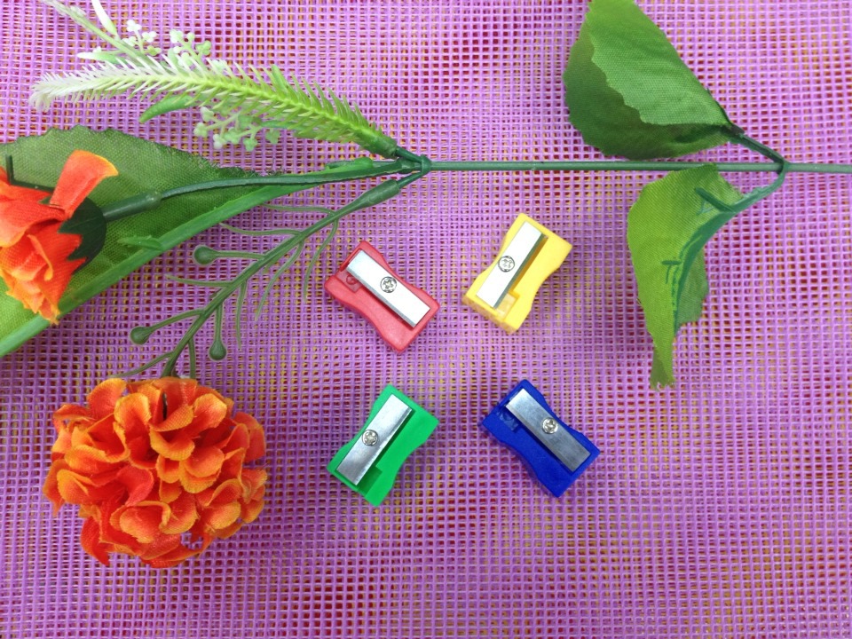 Simple compact pencil sharpener geometry single hole pencil sharpener candy color sharpener Simple compact pencil sharpener geometry single hole pencil sharpener candy color sharpener