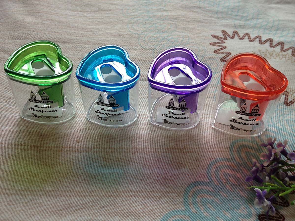 Plastic pencil sharpener hearts big hole pencil sharpener love pencil sharpener wholesale Plastic pencil sharpener hearts big hole pencil sharpener love pencil sharpener wholesale