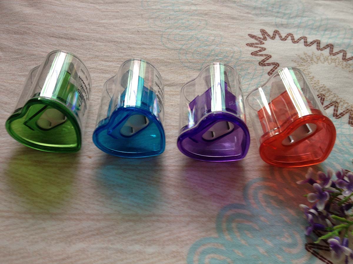 Plastic pencil sharpener hearts big hole pencil sharpener love pencil sharpener wholesale Plastic pencil sharpener hearts big hole pencil sharpener love pencil sharpener wholesale
