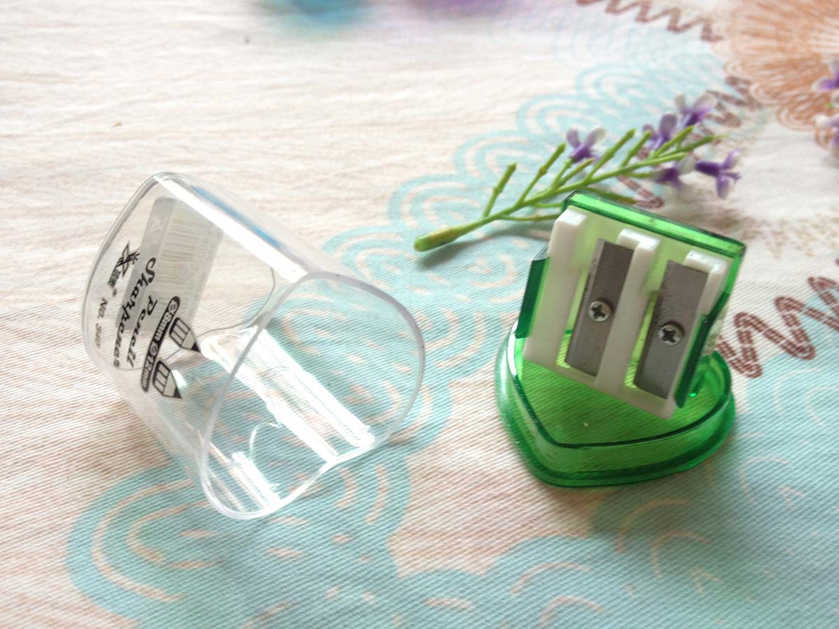 Plastic pencil sharpener hearts big hole pencil sharpener love pencil sharpener wholesale Plastic pencil sharpener hearts big hole pencil sharpener love pencil sharpener wholesale