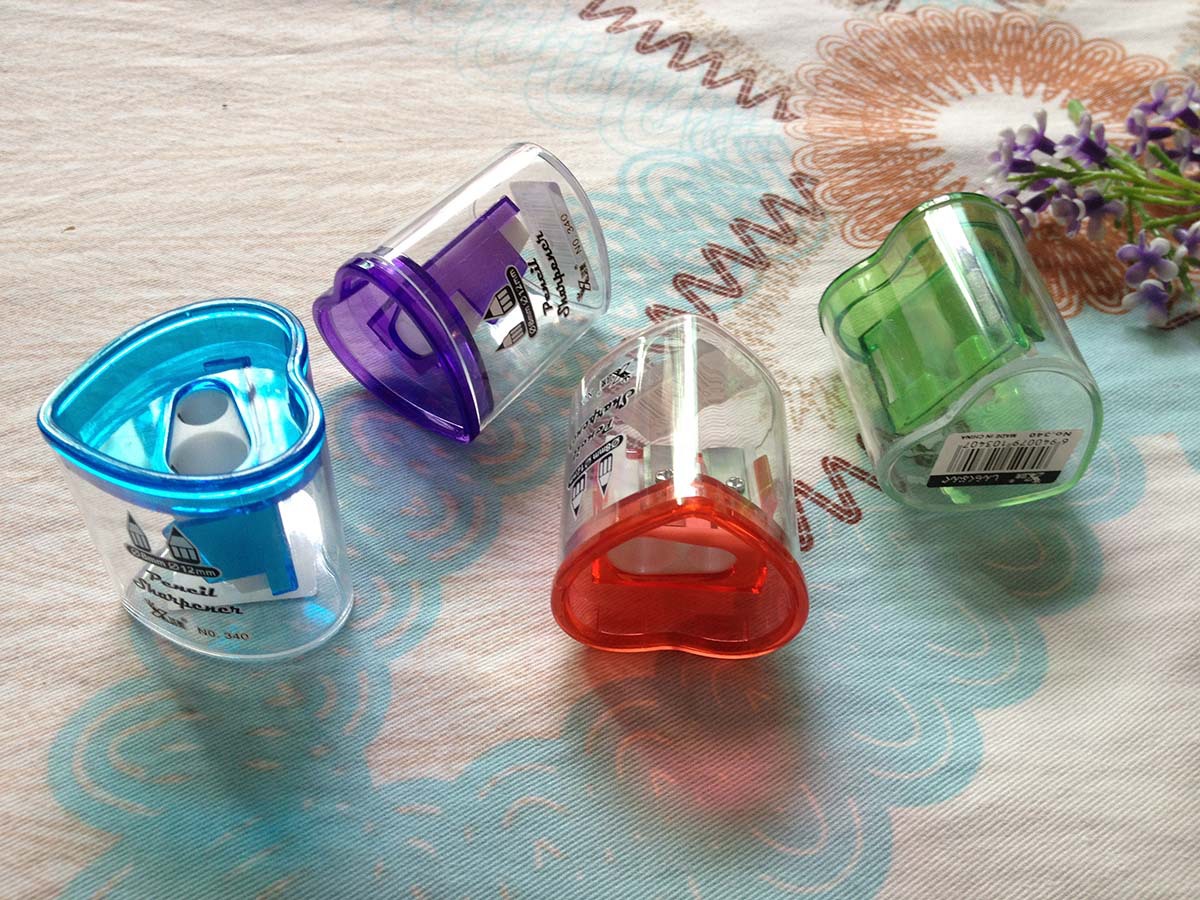 Plastic pencil sharpener hearts big hole pencil sharpener love pencil sharpener wholesale Plastic pencil sharpener hearts big hole pencil sharpener love pencil sharpener wholesale