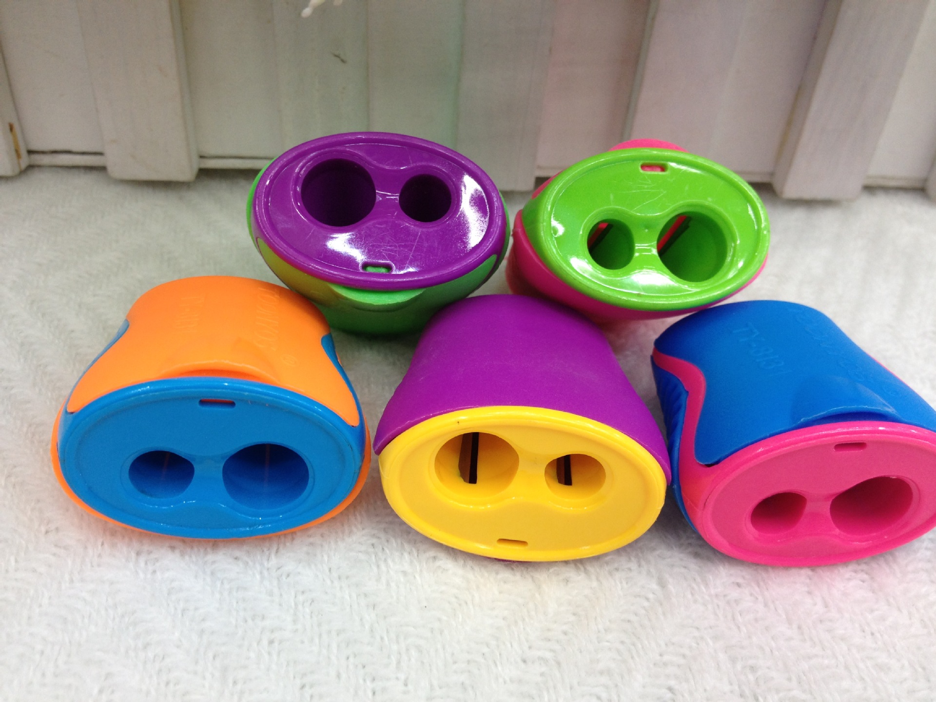 Geometric modelling double - hole pencil sharpener plastic big hole gouging wholesale