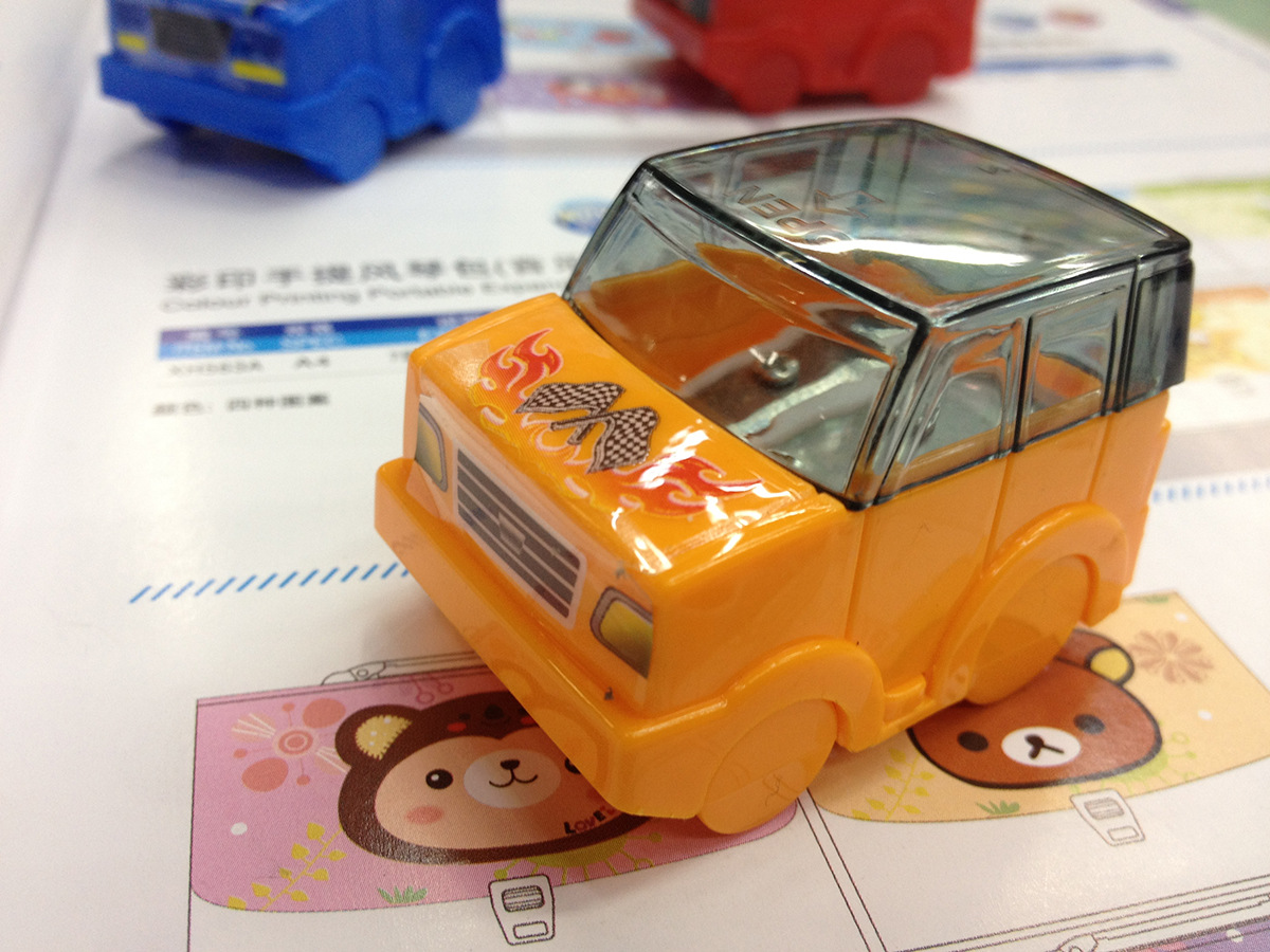 Automobile pencil sharpener supplies manufacturers of direct-sale clamshell automobile pencil sharpener pencil sharpener