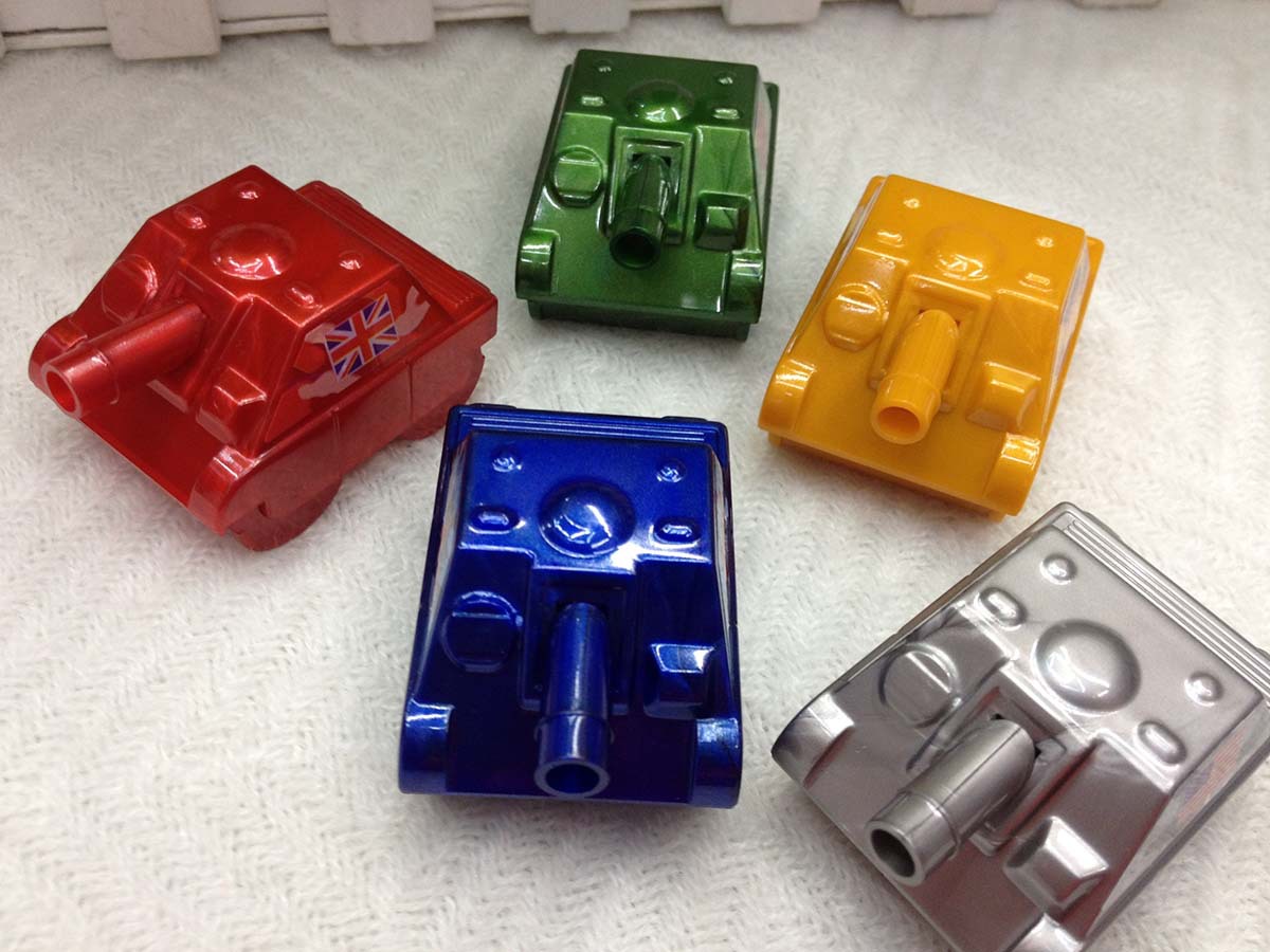 Cartoon tank shaped pencil sharpener double hole school supplies pencil knife wholesale