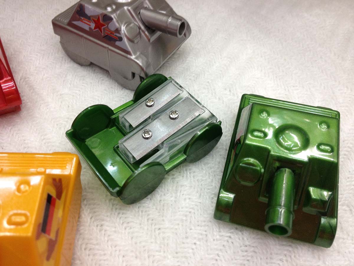 Cartoon tank shaped pencil sharpener double hole school supplies pencil knife wholesale