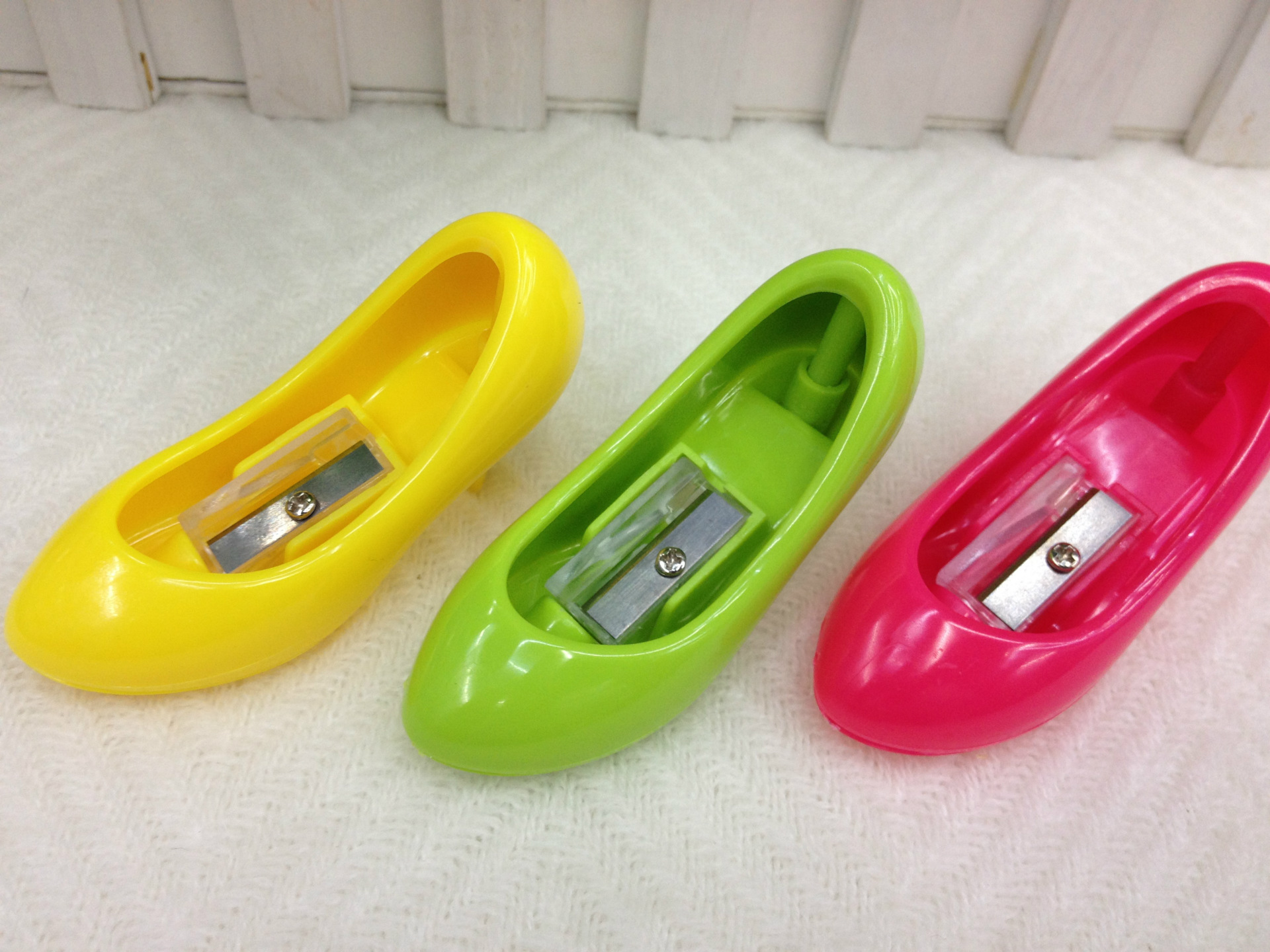 Fashion cartoon high heel student pencil sharpener plastic single-hole pencil sharpener