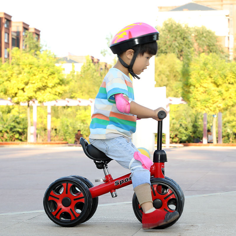 Children's Four-Wheel Scooter Balance Car No Pedal 1-3 Years Old Infant Sliding Scooter Bicycle Luge Children's Four-Wheel Scooter Balance Car No Pedal 1-3 Years Old Infant Sliding Scooter Bicycle Luge