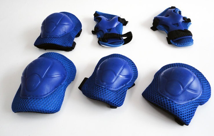 God over the children riding gear suit roller skating skates protective door thickening