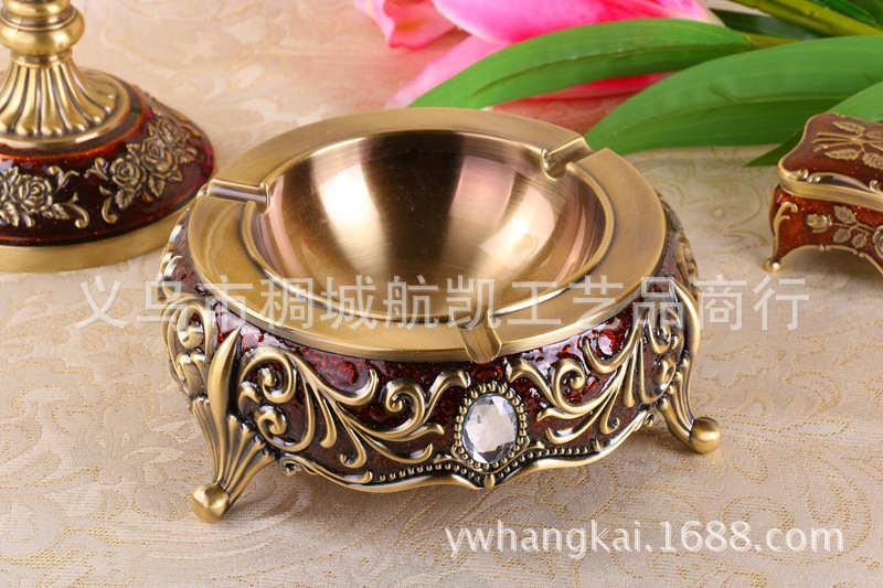European-style imitation crocodile leather luxury metal home decor high-end ashtray European-style imitation crocodile leather luxury metal home decor high-end ashtray