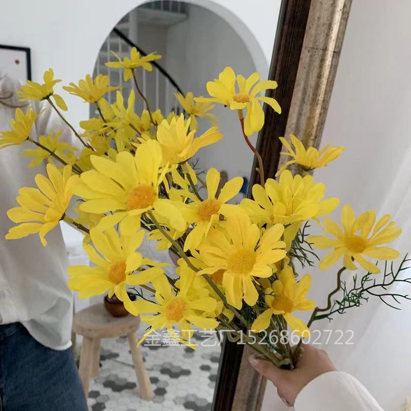 5Heads Silk Dasiy Artificial Flowers Decorative Stamen Small Daisy for Wedding Decoration Home Decor Fake Flower 5Heads Silk Dasiy Artificial Flowers Decorative Stamen Small Daisy for Wedding Decoration Home Decor Fake Flower