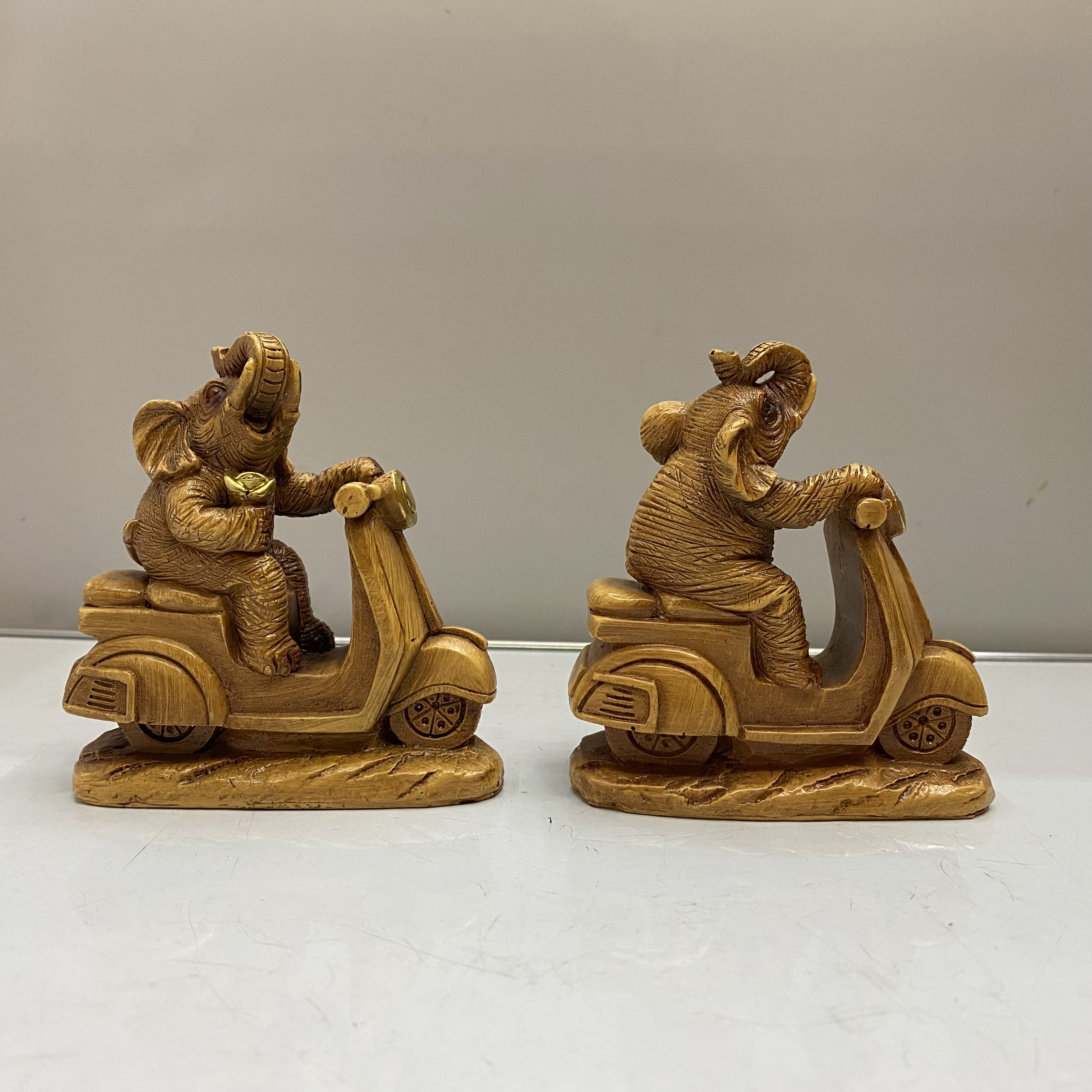 Resin Crafts Creative Cute Wood-like Elephant Cycling Elephant Decoration Living Room TV Cabinet Home Ornaments Resin Crafts Creative Cute Wood-like Elephant Cycling Elephant Decoration Living Room TV Cabinet Home Ornaments