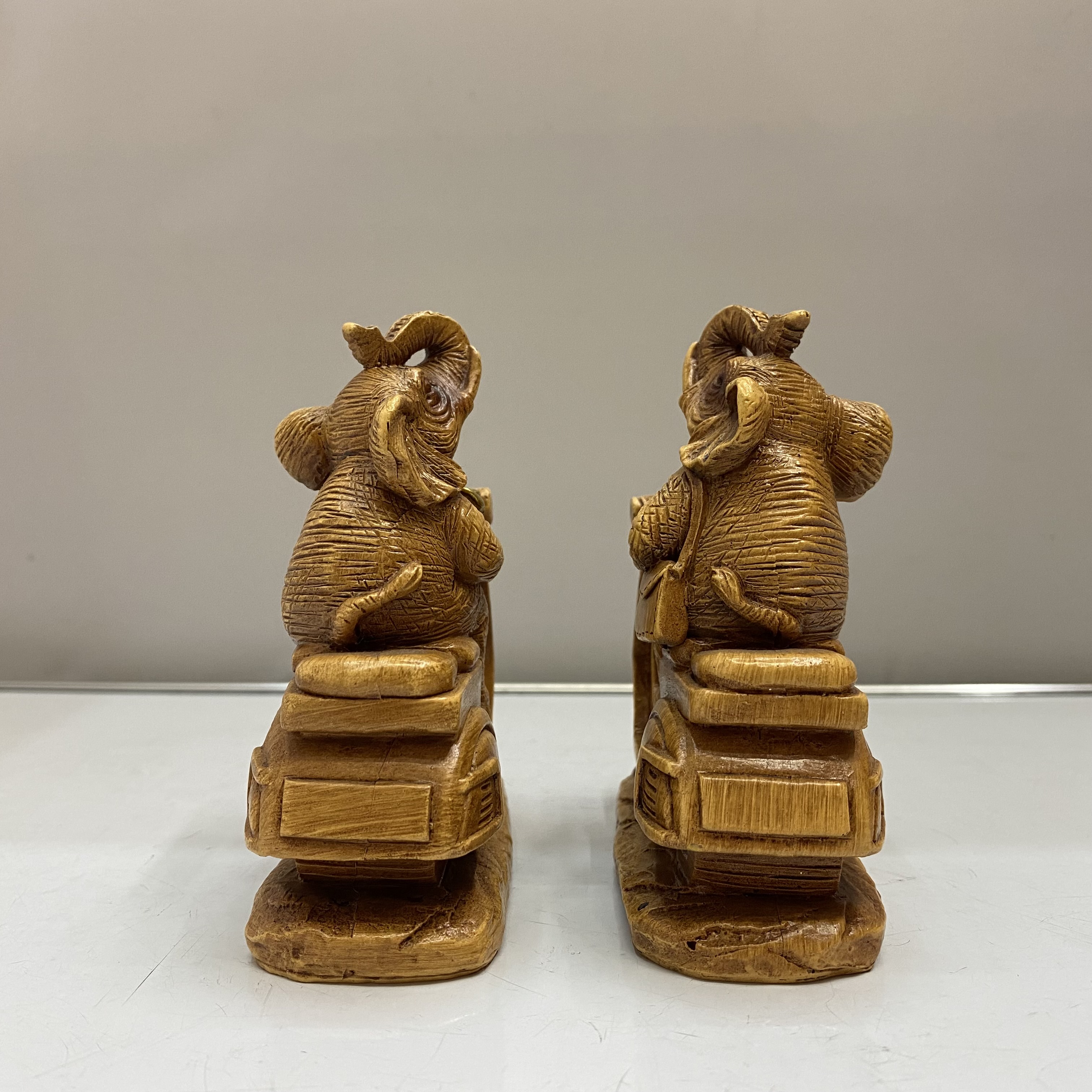 Resin Crafts Creative Cute Wood-like Elephant Cycling Elephant Decoration Living Room TV Cabinet Home Ornaments Resin Crafts Creative Cute Wood-like Elephant Cycling Elephant Decoration Living Room TV Cabinet Home Ornaments