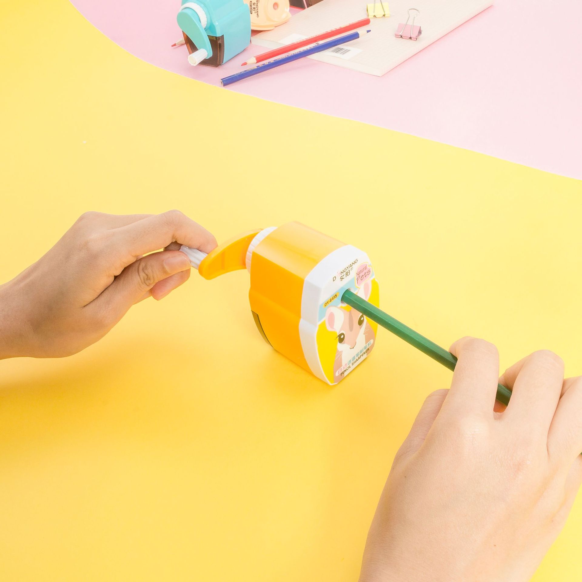 Pencil sharpener creative cartoon animal sharpener hand pencil sharpener for primary school students Pencil sharpener creative cartoon animal sharpener hand pencil sharpener for primary school students