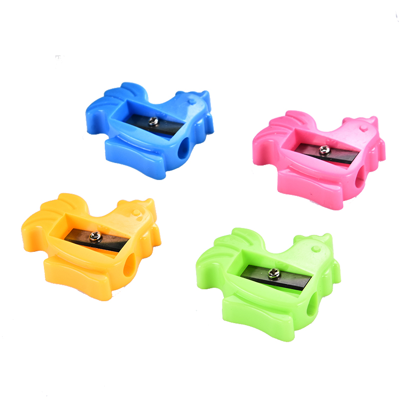 Hot selling plastic pencil sharpener environmental protection cartoon color student animal pencil sharpener 