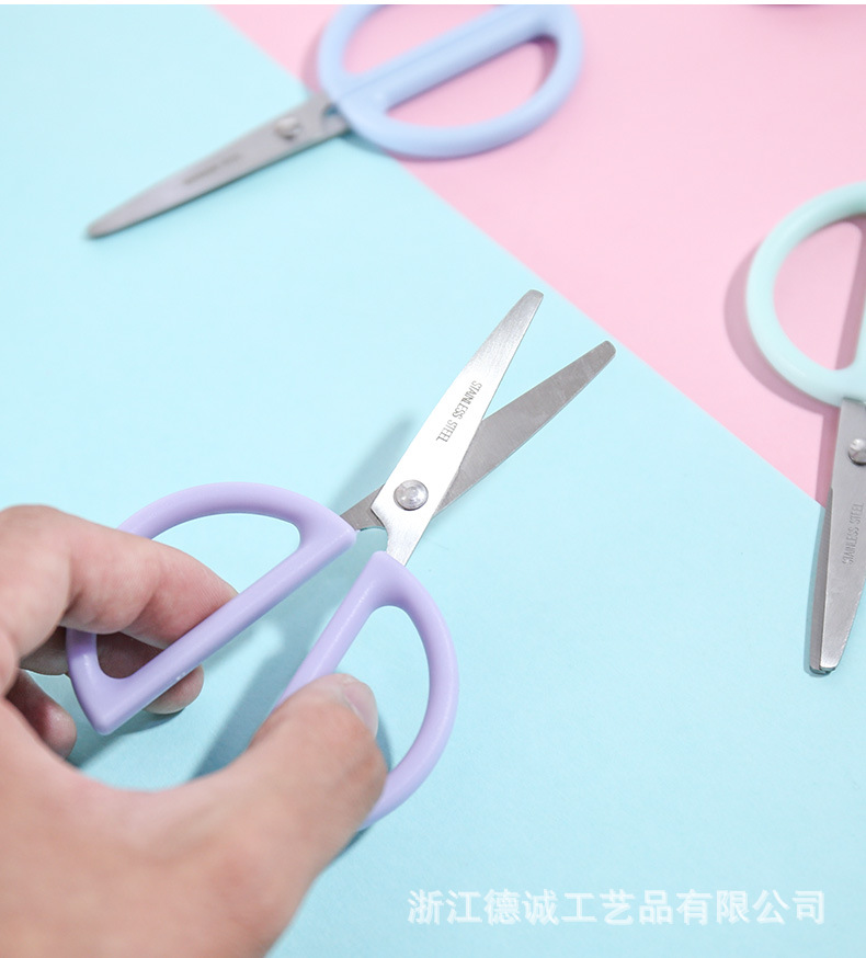 Manufacturer's Innovative Household Office Supplies Scissors Stainless Steel Student Scissors Paper Cut by Hand Safety Scissors Manufacturer's Innovative Household Office Supplies Scissors Stainless Steel Student Scissors Paper Cut by Hand Safety Scissors