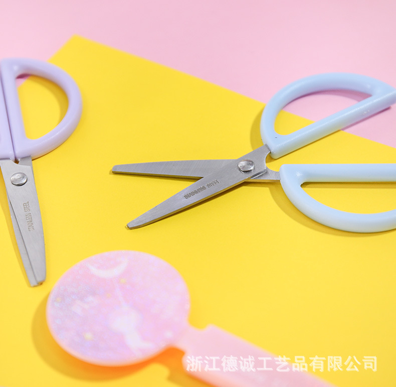 Manufacturer's Innovative Household Office Supplies Scissors Stainless Steel Student Scissors Paper Cut by Hand Safety Scissors Manufacturer's Innovative Household Office Supplies Scissors Stainless Steel Student Scissors Paper Cut by Hand Safety Scissors