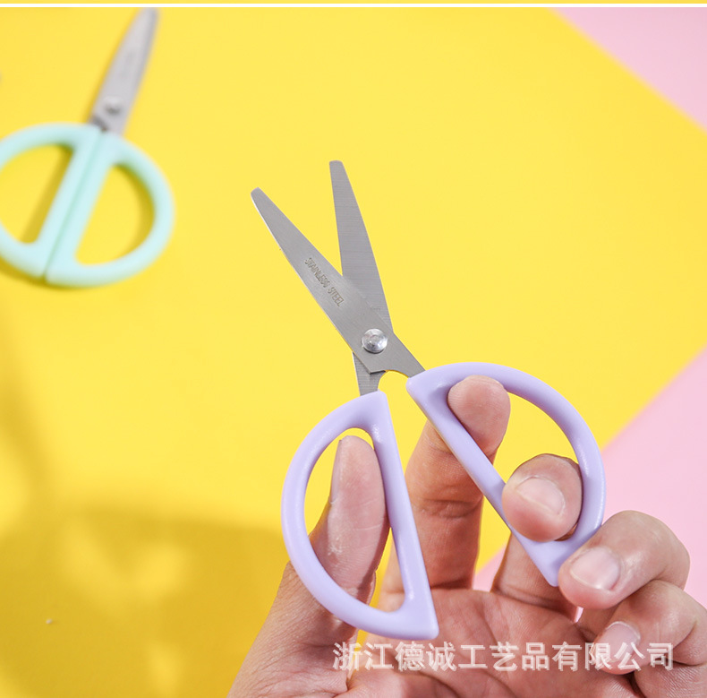 Manufacturer's Innovative Household Office Supplies Scissors Stainless Steel Student Scissors Paper Cut by Hand Safety Scissors Manufacturer's Innovative Household Office Supplies Scissors Stainless Steel Student Scissors Paper Cut by Hand Safety Scissors
