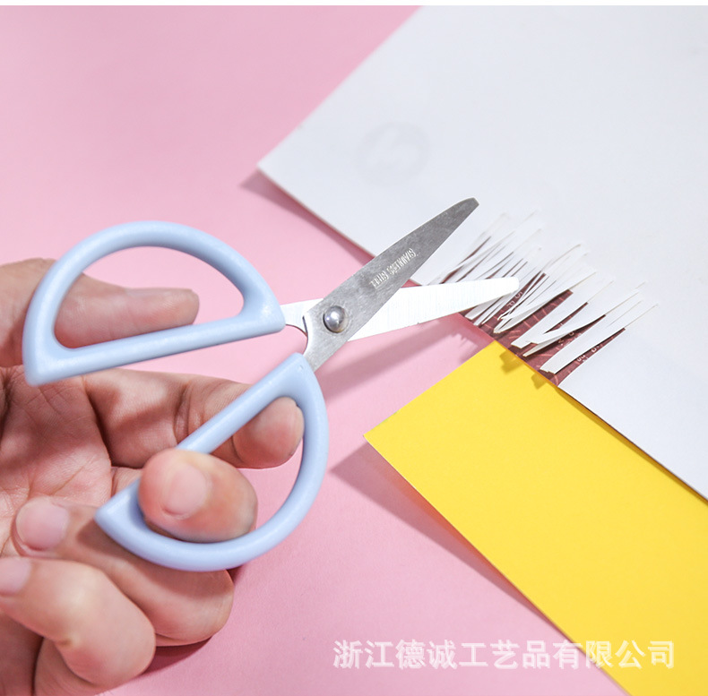 Manufacturer's Innovative Household Office Supplies Scissors Stainless Steel Student Scissors Paper Cut by Hand Safety Scissors Manufacturer's Innovative Household Office Supplies Scissors Stainless Steel Student Scissors Paper Cut by Hand Safety Scissors