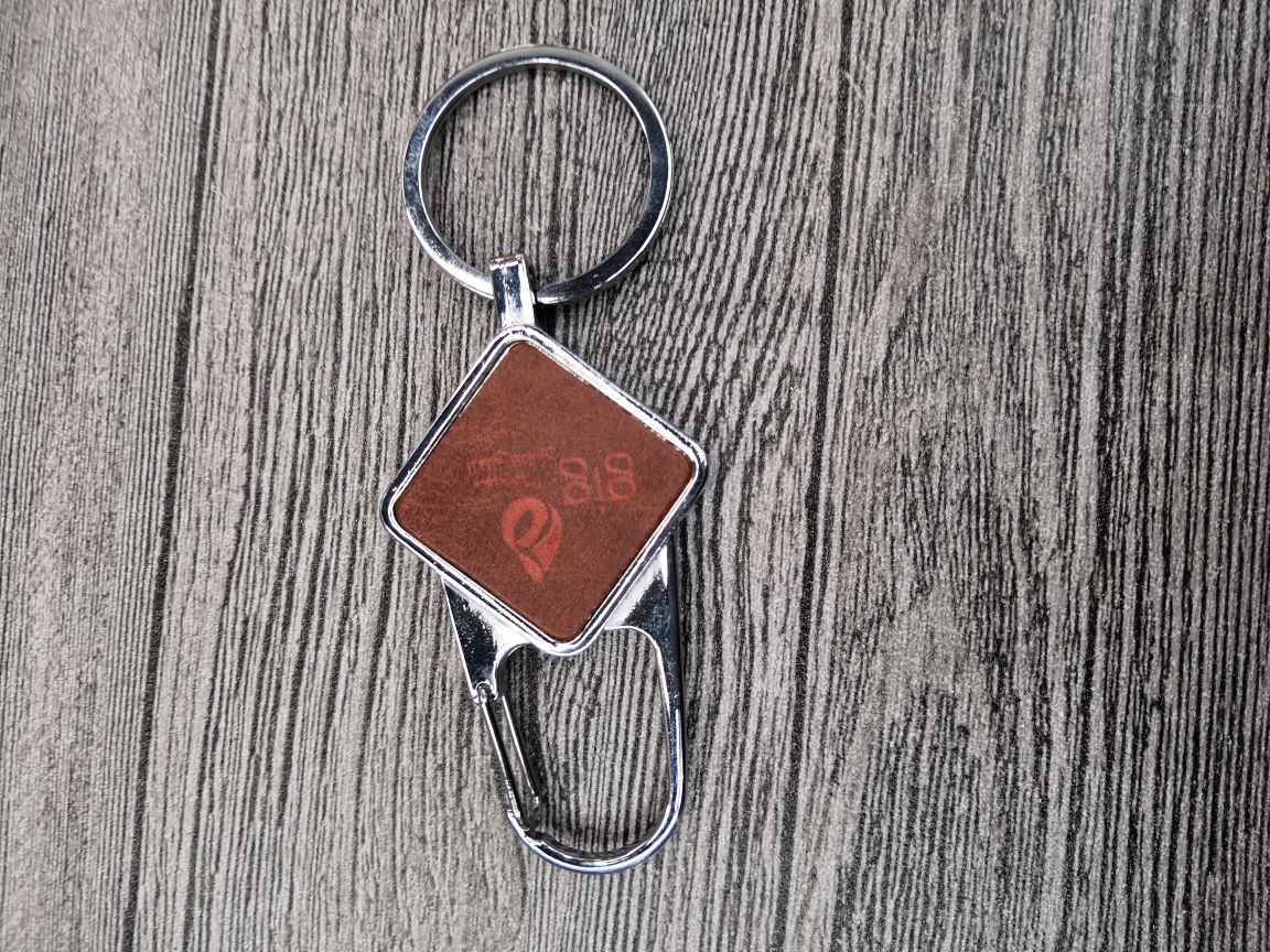 Key chain + metal ballpoint pen + business card case Key chain + metal ballpoint pen + business card case