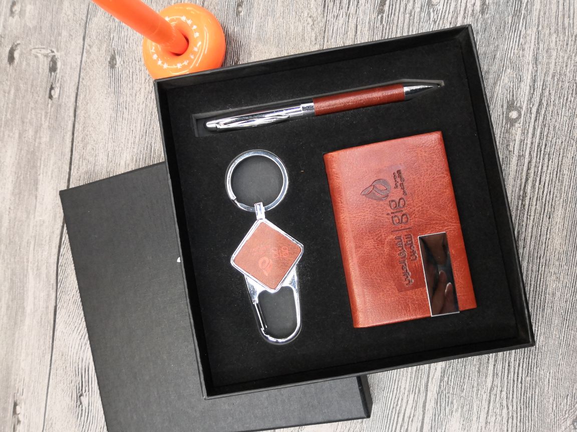 Key chain + metal ballpoint pen + business card case Key chain + metal ballpoint pen + business card case