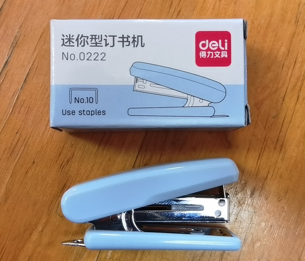 Deli Mini Stapler 0222 Small Size for Students Stapler Excluding Staple Is 0010 Small Size Bookbinding Machine