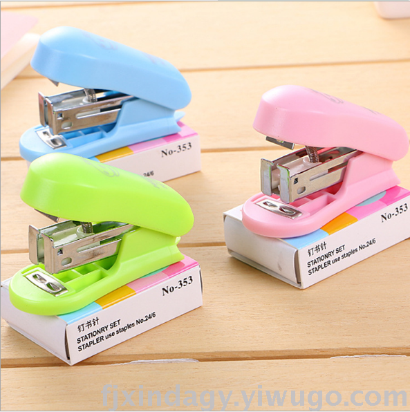 Mini stapler cute student stationery office supplies bookbinding machine send book needle set with stapler