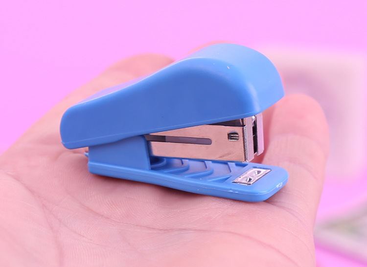 Cartoon Stapler Kit Cute Mini Stapler 10# Staple Office Supplies Student Prize Small Gift Cartoon Stapler Kit Cute Mini Stapler 10# Staple Office Supplies Student Prize Small Gift