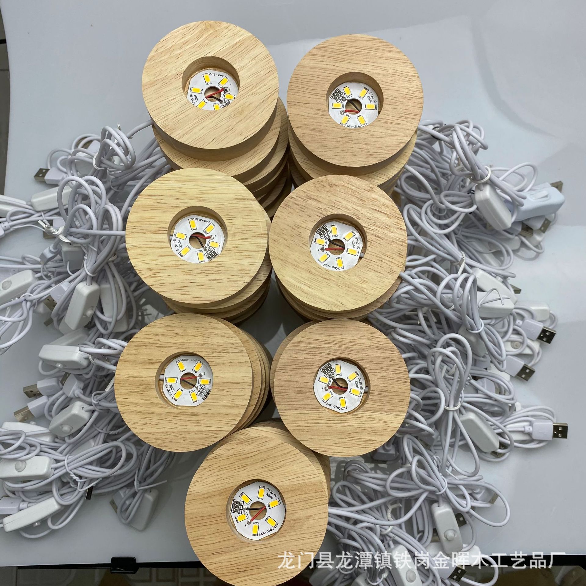 Solid Wood Luminous Crystal Base USB Interface 5V Switch Wooden Luminous Base Small Night Wood crafts Solid Wood Luminous Crystal Base USB Interface 5V Switch Wooden Luminous Base Small Night Wood crafts