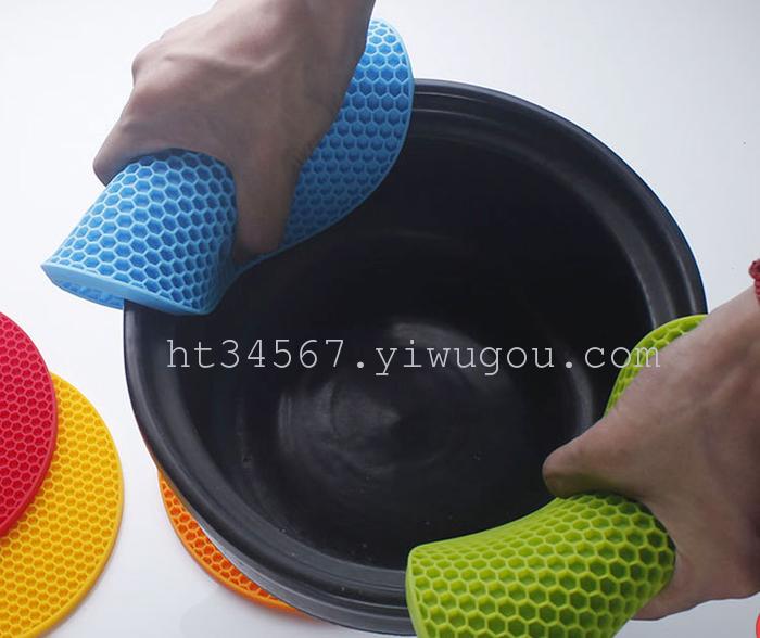 Explosion, thickened 85g waterproof table mat silicone honeycomb heat insulation pad Explosion, thickened 85g waterproof table mat silicone honeycomb heat insulation pad