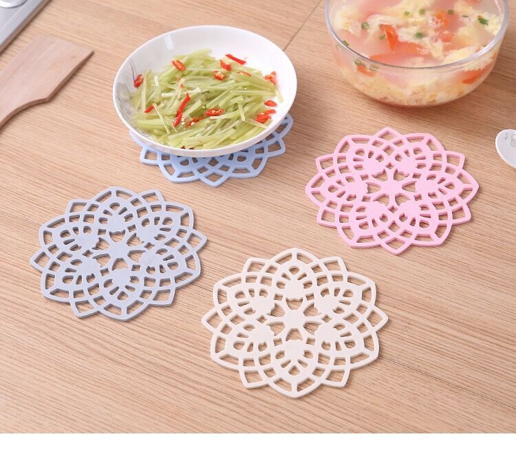Fabricdirect Nordic style heat insulation hollow out flower Shaped anti-ironing Cup Mat Table non-slip Pad wholesale Spot Fabricdirect Nordic style heat insulation hollow out flower Shaped anti-ironing Cup Mat Table non-slip Pad wholesale Spot