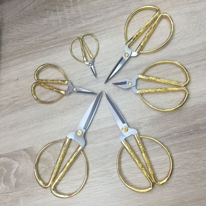 Manufacturers selling gold dragon scissors cut at the opening ceremony of wedding supplies Manufacturers selling gold dragon scissors cut at the opening ceremony of wedding supplies