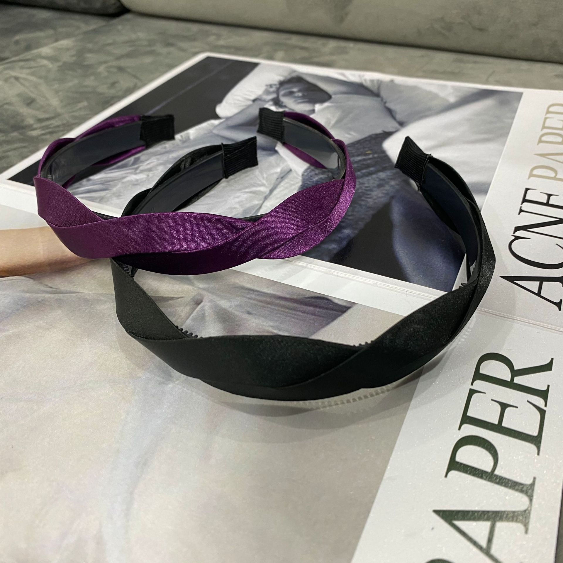 Korean Dongdaemun Ins Internet Celebrity Same Boutique Women&#039;s Retro Easy Matching Simple Wave Headband Non-Slip Hair Band