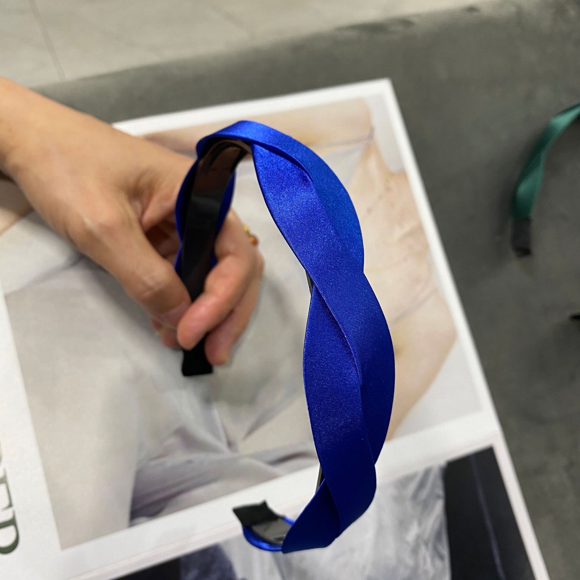 Korean Dongdaemun Ins Internet Celebrity Same Boutique Women's Retro Easy Matching Simple Wave Headband Non-Slip Hair Band Korean Dongdaemun Ins Internet Celebrity Same Boutique Women's Retro Easy Matching Simple Wave Headband Non-Slip Hair Band