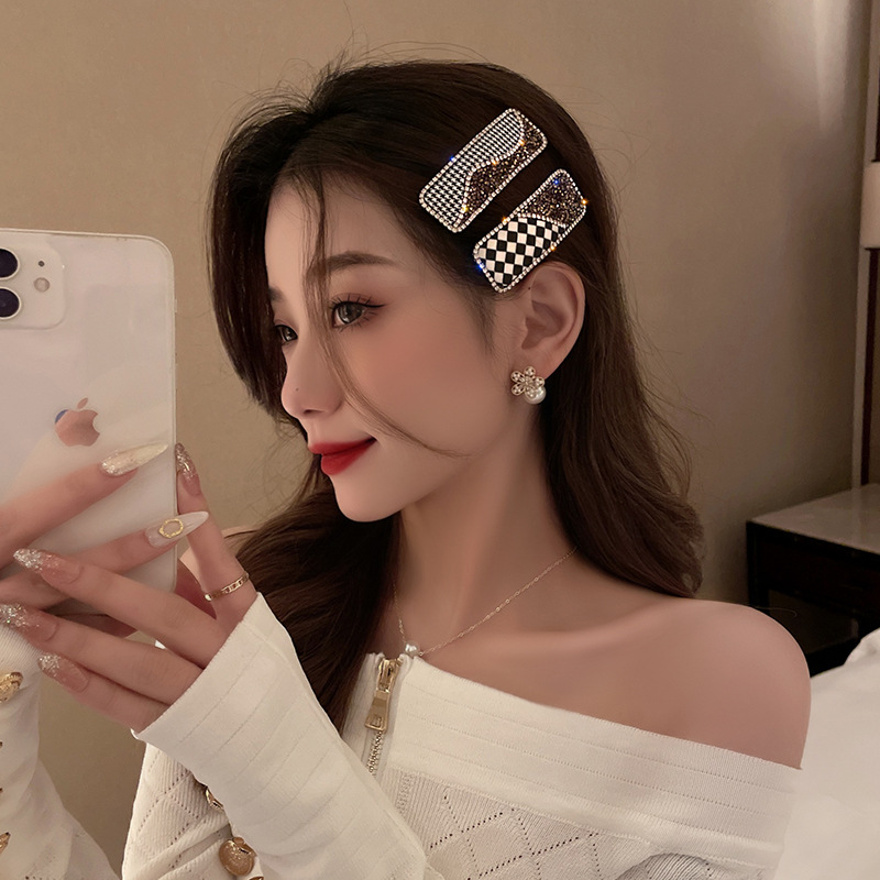 Chessboard Grid Rhinestone Contrast Color Side Clip Wave Diamond in the Debris Houndstooth Temperament Back Head Broken Hair Barrettes Chessboard Grid Rhinestone Contrast Color Side Clip Wave Diamond in the Debris Houndstooth Temperament Back Head Broken Hair Barrettes