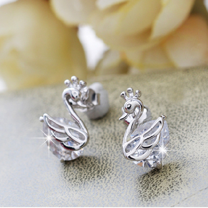 Weihua Temperament Female Ear Studs Wholesale Ladies Small Ear Studs Ear Clip Eardrops Degrees Silver Earrings Crown Swan Stud Earrings