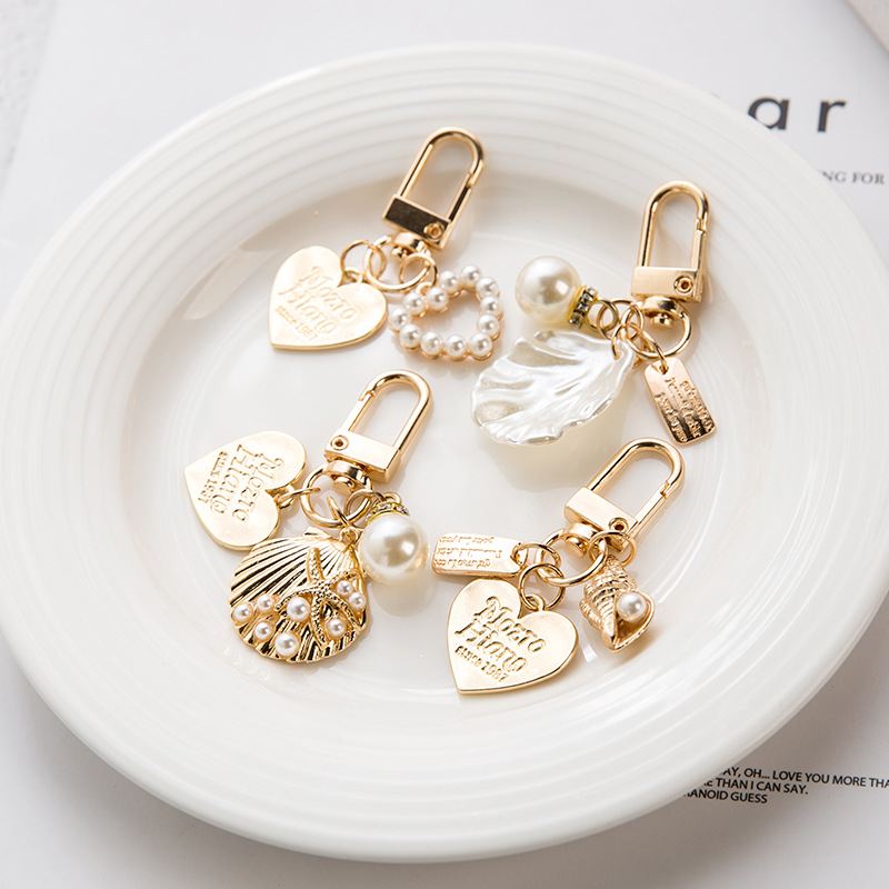 Key buckle Cute Pearl Shell Keychain Pendant Ins Metal Ornament Little Creative Gifts AirPods Pendant Wholesale