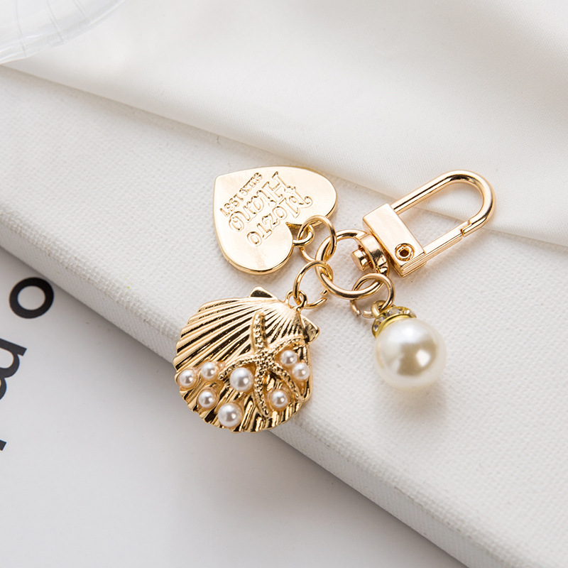 Key buckle Cute Pearl Shell Keychain Pendant Ins Metal Ornament Little Creative Gifts AirPods Pendant Wholesale