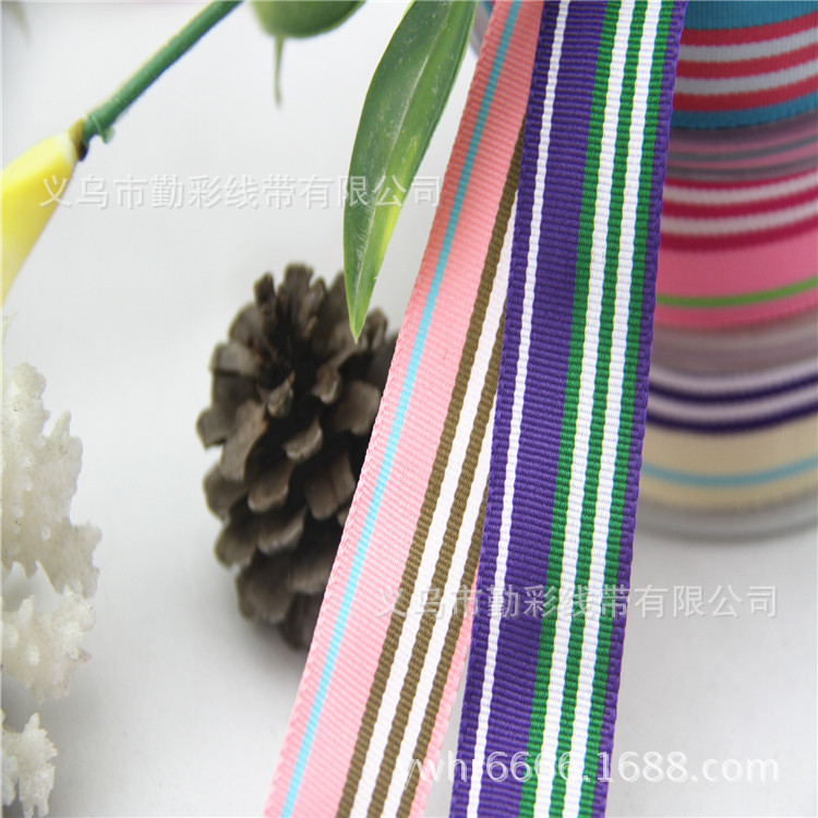 Dress, shoes, hats, ribbon, Christmas gift box, ribbon, stripe, medal, medal, yarn-dyed ribbon