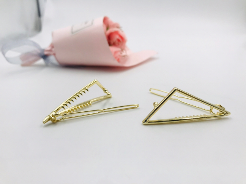 Simple Hair Clip Clasp Bang Clip Top Clip Side Clip Metal Hollow Geometric Triangle Back Head Frog Buckle Headdress Simple Hair Clip Clasp Bang Clip Top Clip Side Clip Metal Hollow Geometric Triangle Back Head Frog Buckle Headdress
