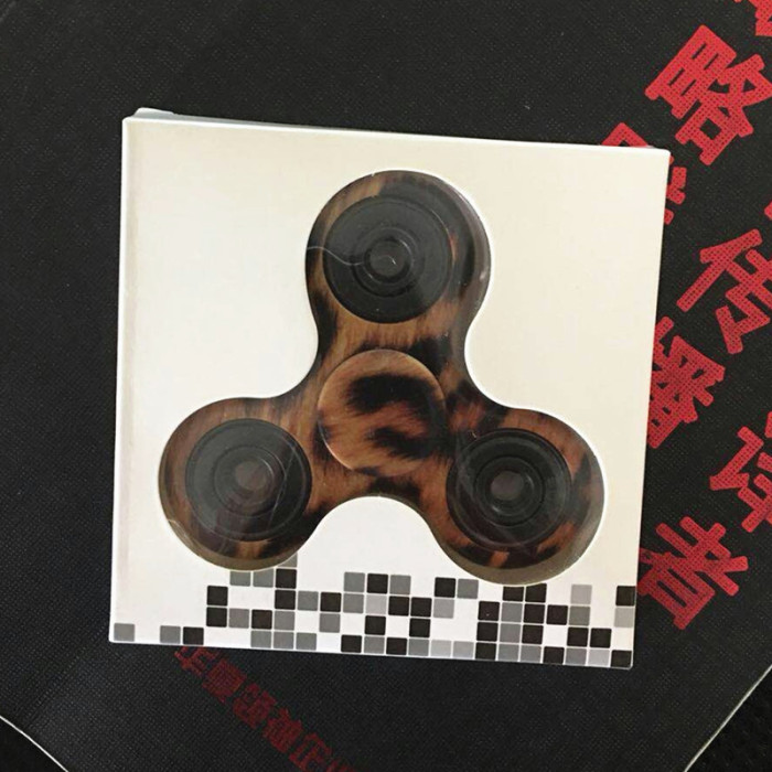 Factory spot camouflage triangle fingertip gyro camouflage finger toys decompression painted clover tip gyro