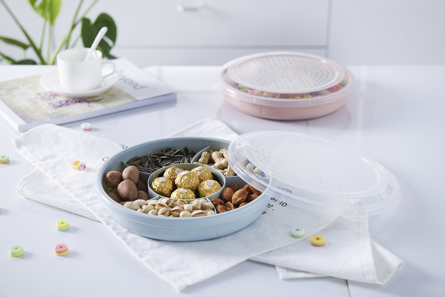 Covered Compartment Candy Box European Style Living Room Fruit Snack Storage Box Plastic Wedding Dried Fruit Tray Covered Compartment Candy Box European Style Living Room Fruit Snack Storage Box Plastic Wedding Dried Fruit Tray