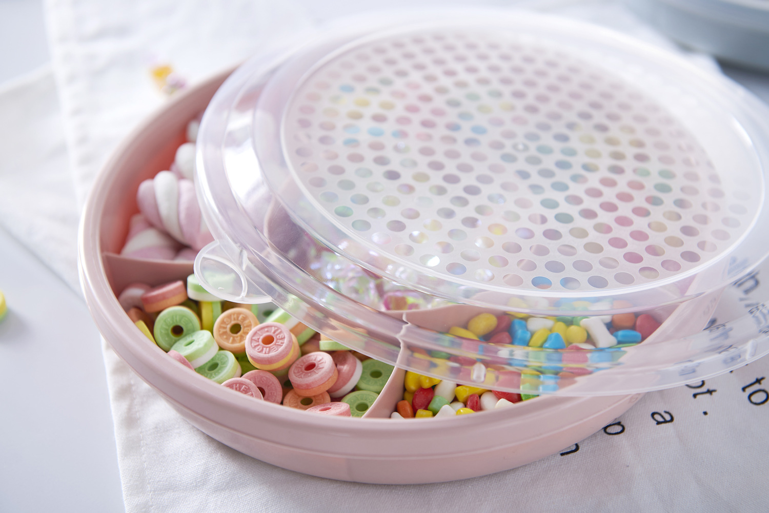 Covered Compartment Candy Box European Style Living Room Fruit Snack Storage Box Plastic Wedding Dried Fruit Tray Covered Compartment Candy Box European Style Living Room Fruit Snack Storage Box Plastic Wedding Dried Fruit Tray