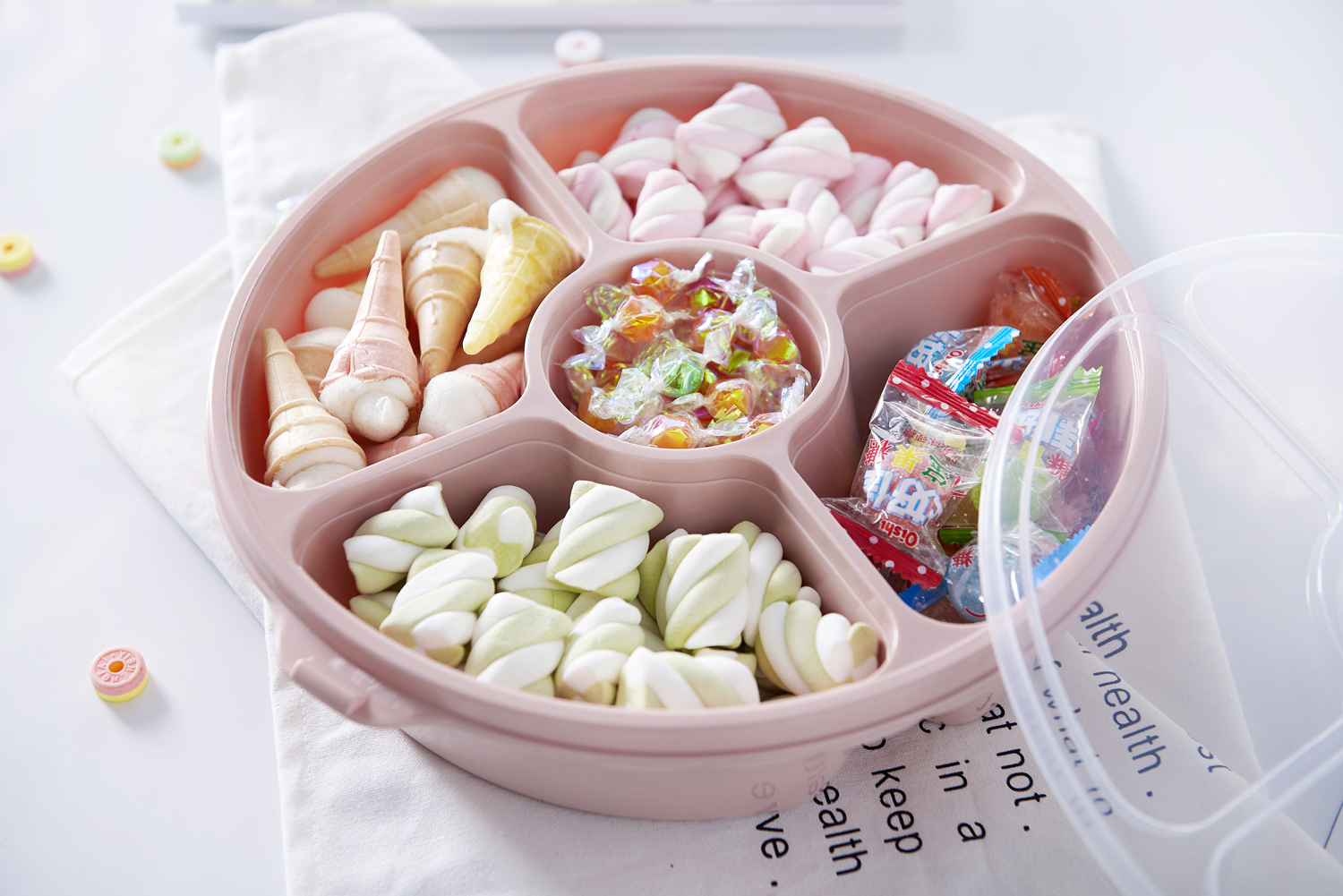Covered Compartment Candy Box European Style Living Room Fruit Snack Storage Box Plastic Wedding Dried Fruit Tray Covered Compartment Candy Box European Style Living Room Fruit Snack Storage Box Plastic Wedding Dried Fruit Tray